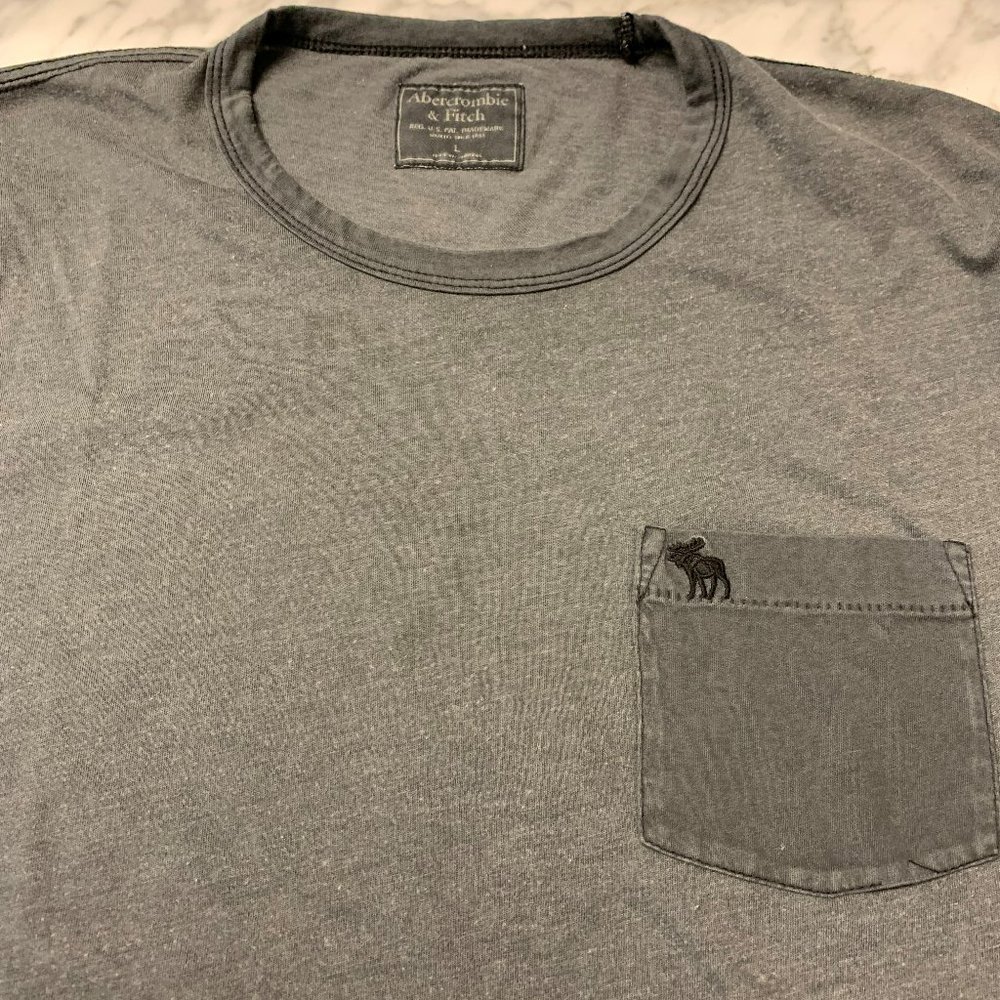 Abercrombie & Fitch Men's Muscle Tee